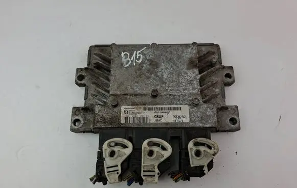 Ford Focus Engine control unit/module 8V2112A650SF S180047002