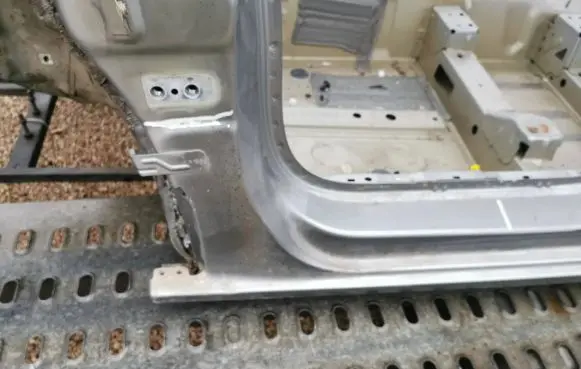 Opel Combo E Front sill (body part) 