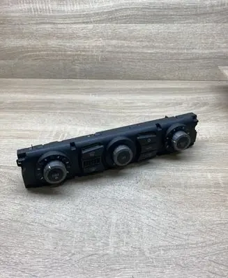 BMW 5 E60 E61 Climate control unit 6956827