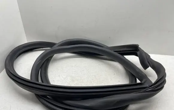 Mini One - Cooper Coupe R56 Front door rubber seal 7039863 3364610