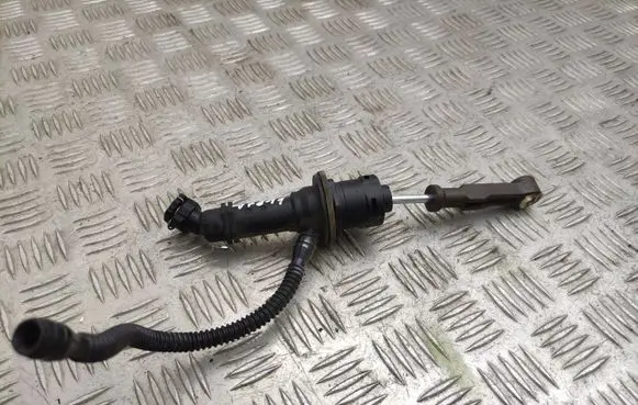 Clutch slave cylinder