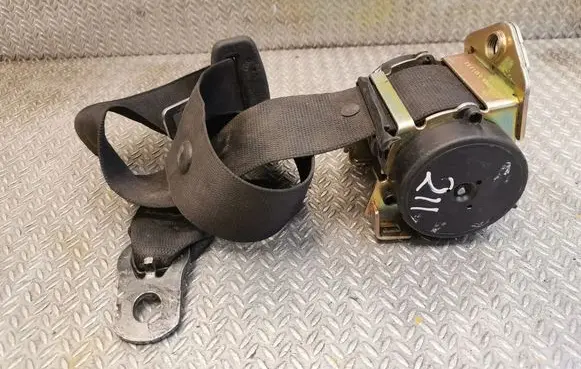 Mercedes-Benz E W211 Middle seatbelt (rear) 2118600785