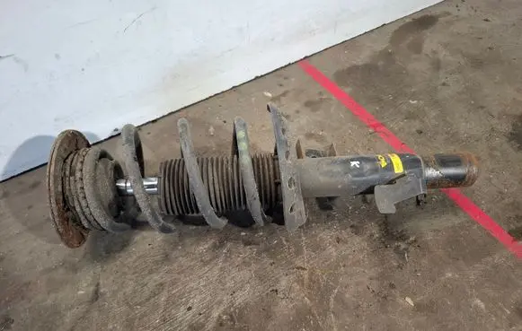 Volvo V60 Front shock absorber/damper G8422