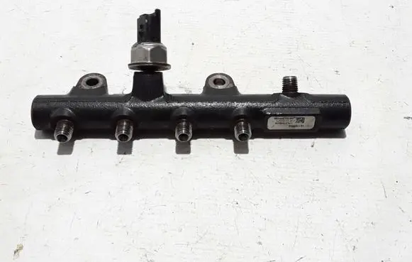 Renault Megane III Fuel main line pipe 175210651R