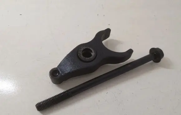 Toyota Land Cruiser (HDJ90) Fuel Injector clamp holder