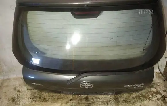 Toyota Corolla E120 E130 Tailgate/trunk/boot lid pilkas
