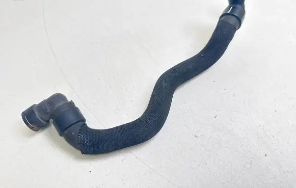Coolant pipe/hose