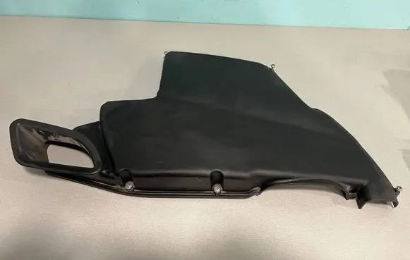 BMW M3 e92 Air filter box cover 70313143