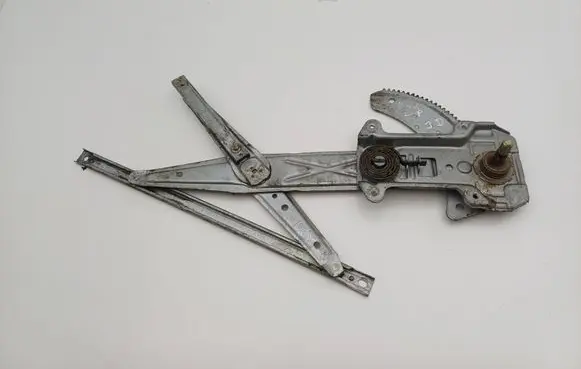 Nissan Micra Front door manual window regulator