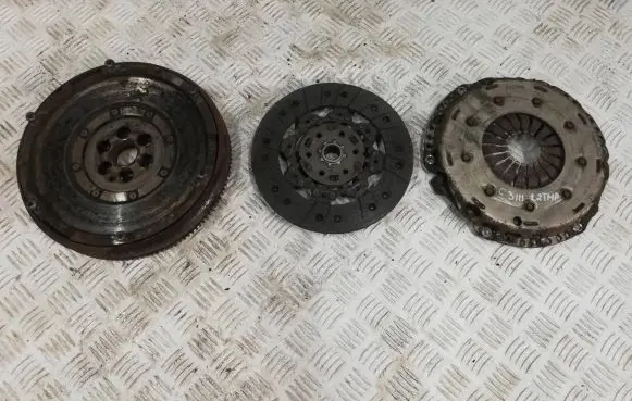 Peugeot 308 Dual mass flywheel 9806761080