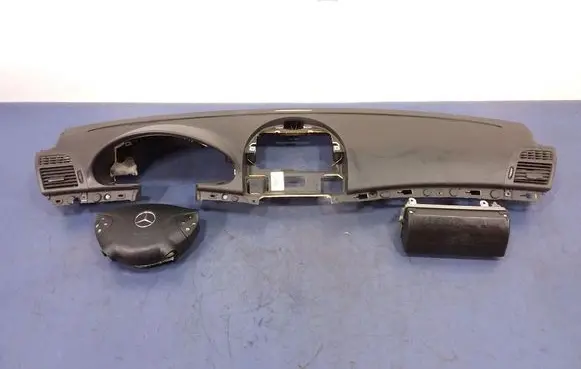 Mercedes-Benz E W211 Dashboard 2118600202