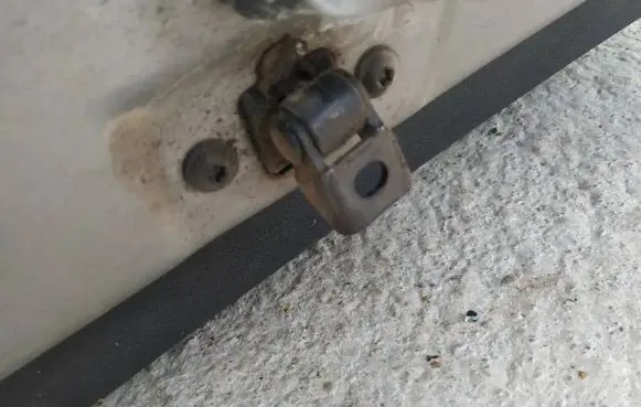 Skoda Octavia Mk2 (1Z) Rear door check strap stopper