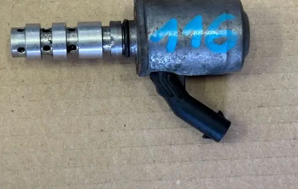 Volkswagen Golf VII Oil pressure sensor 04L906455A