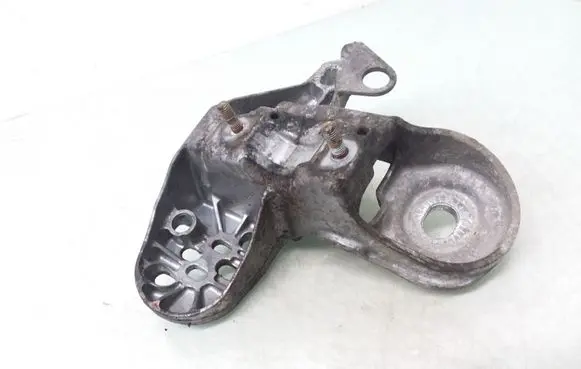 Audi A4 S4 B7 8E 8H Engine mounting bracket 8E0199351M