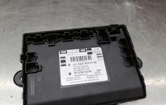 Mercedes-Benz S W221 Door control unit/module A2218705192 A2218702187