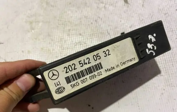 Mercedes-Benz C W202 Light module LCM a2025420532 2025420532