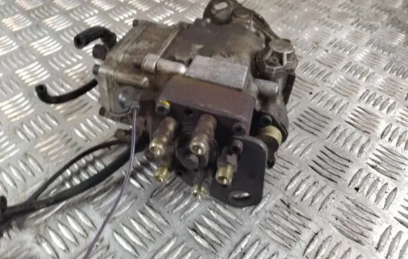 Audi A6 S6 C4 4A Fuel injection high pressure pump 0460415999
