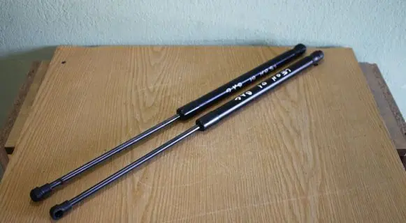 Seat Leon (1P) Tailgate/trunk strut/damper 1P0827550