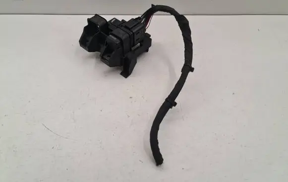 Audi Q7 4M Relay mounting block 038973721