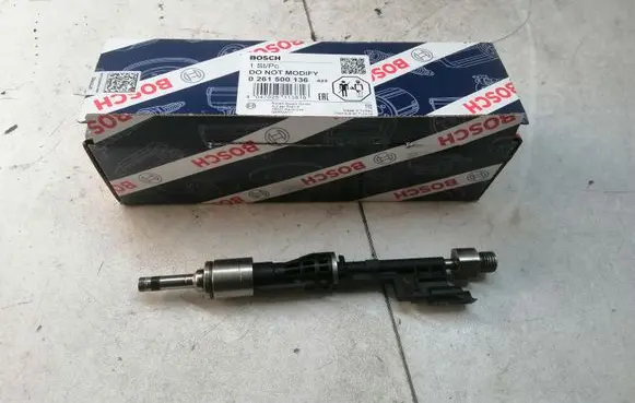 BMW M5 Fuel injector 1353756860711 10213541