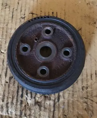 Volvo XC90 Crankshaft pulley 08642400