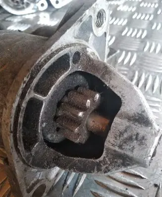 Mazda 626 Starter motor M1T71281 9726