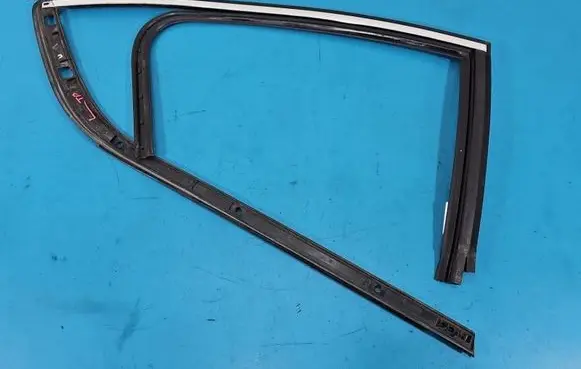 DS Automobiles 4 Rubber seal rear door 9687381577 IMPRK1560156