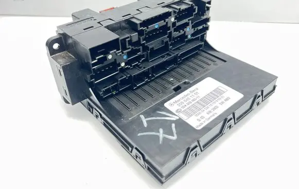 Mercedes-Benz CLK A209 C209 Fuse module 2095451101 5DK00848511