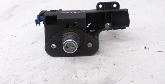 Opel Meriva A Tailgate exterior lock 90534783 90534785 90534784
