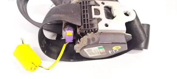 Volkswagen Golf Plus Front seatbelt 5M1857706