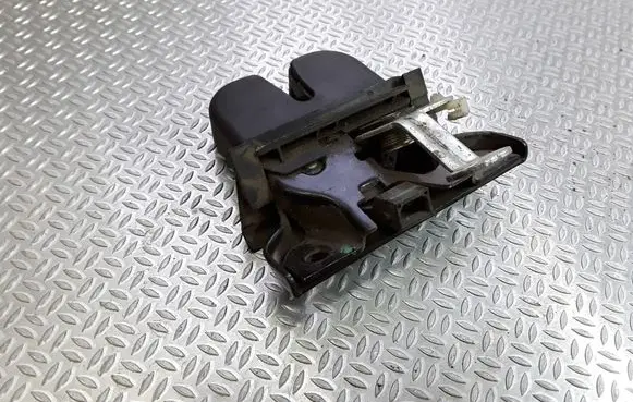 Audi A3 S3 8L Tailgate/trunk/boot lock/catch/latch 8L0827520C