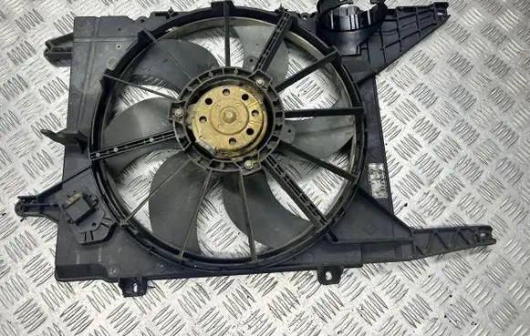 Renault Megane I Radiator cooling fan shroud 9020906