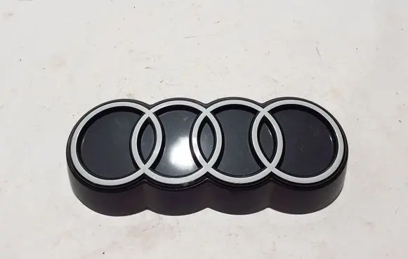 Manufacturer badge logo/emblem