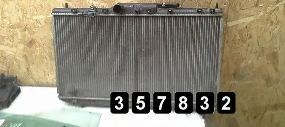 Toyota Avensis T220 Coolant radiator d4d