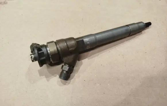 Renault Trafic III (X82) Fuel injector 0445110569 HMLGT2183R