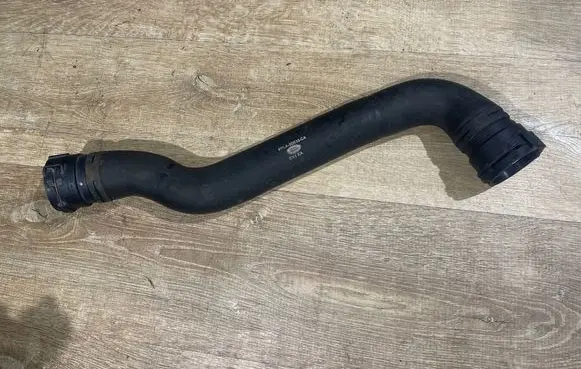 Land Rover Discovery 5 Engine coolant pipe/hose FPLA8D033CA