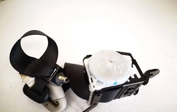 Rear seatbelt