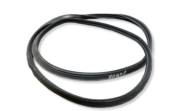 Nissan Leaf II (ZE1) Trunk rubber seal (body) 