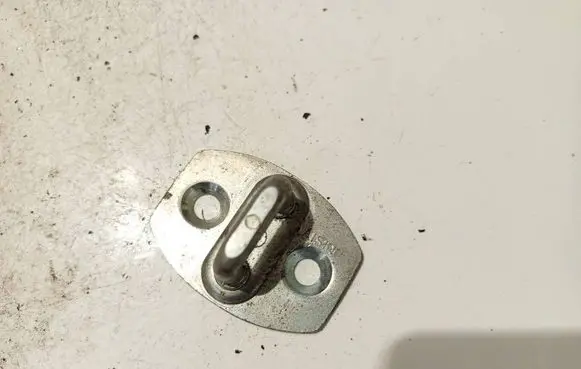 Toyota Avensis T250 Front door lock loop/hook striker 