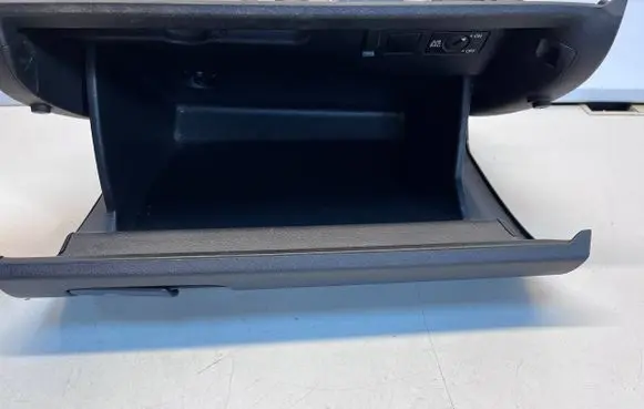 Volkswagen Tiguan Glove box 5M1857097Q