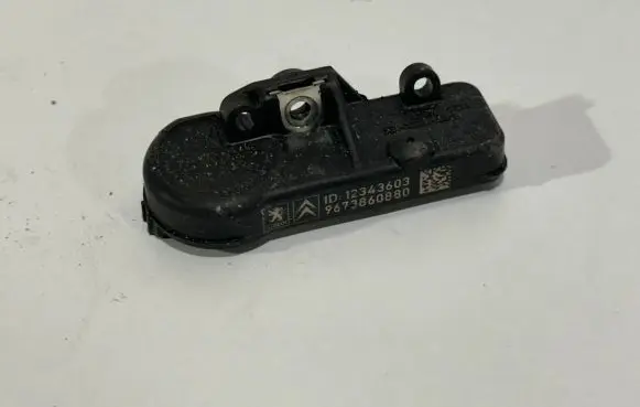 Peugeot 3008 I Tire pressure sensor 9673860880