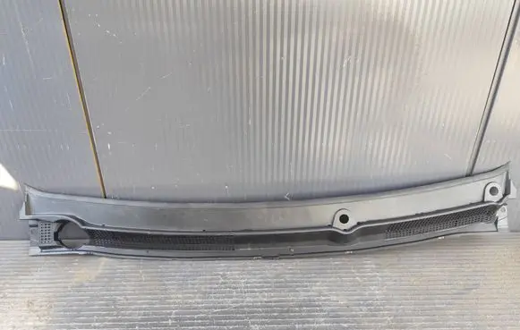 Dacia Sandero III Wiper trim 668114109R