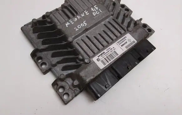 Renault Megane II Engine control unit/module S122326108A 8200565863