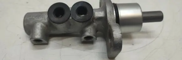 Volkswagen PASSAT B5 Master brake cylinder 131973