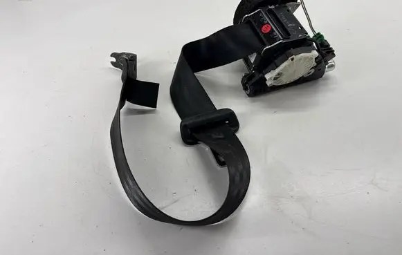 Volvo S60 Rear seatbelt 39818849 P039818849 039818849
