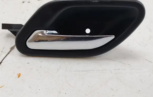 BMW 5 E39 Front door interior handle 8226049