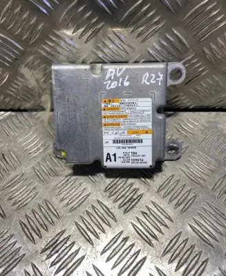 Toyota Avensis T270 Airbag control unit/module 8917005390