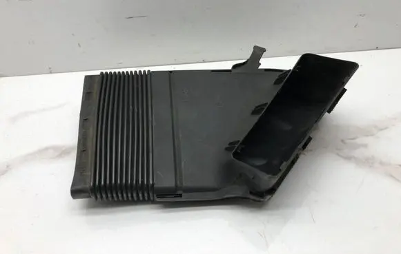 Audi A4 S4 B7 8E 8H Air intake duct part 8E0129617D