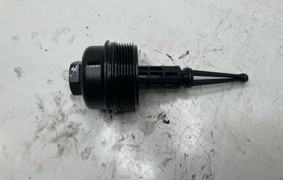 BMW 5 E39 Oil filter cover 6740217339