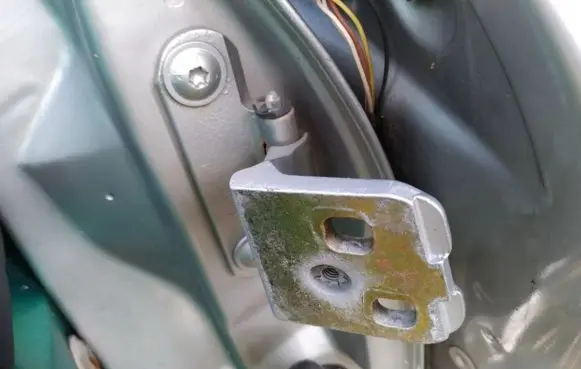 Renault Laguna I Rear door lower hinge